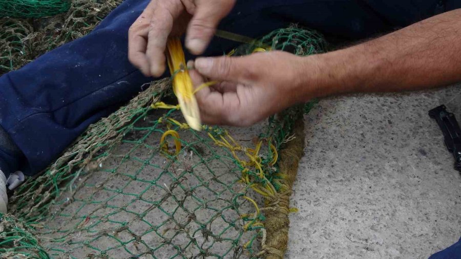 Akdeniz’de Fırtına Beklentisi: Tekneler Kıyıya Yanaştı, Ağ Bakımları Başladı