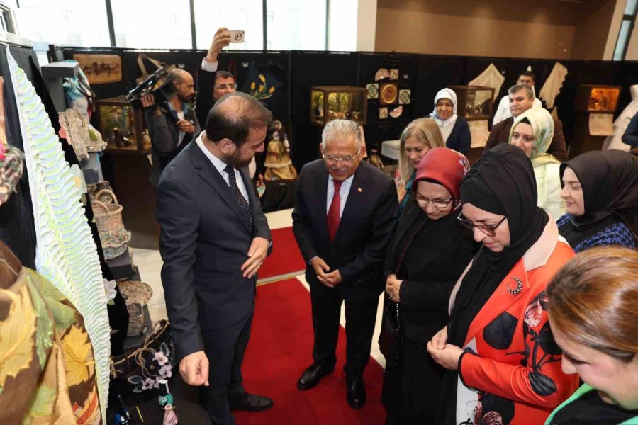 Başkan Büyükkılıç, Kaymek’in ‘sanat İle Dönüştürüyoruz Sergisi’nin Açılışına Katıldı