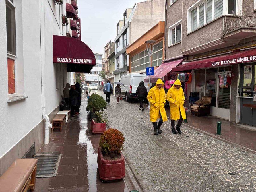 Eskişehir’de Sağanak Yağış Etkili Oluyor