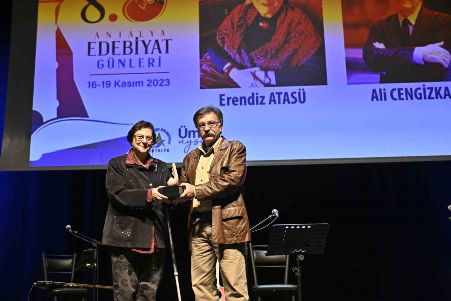 Antalya Edebiyat Günleri’nde Ödüller Verildi