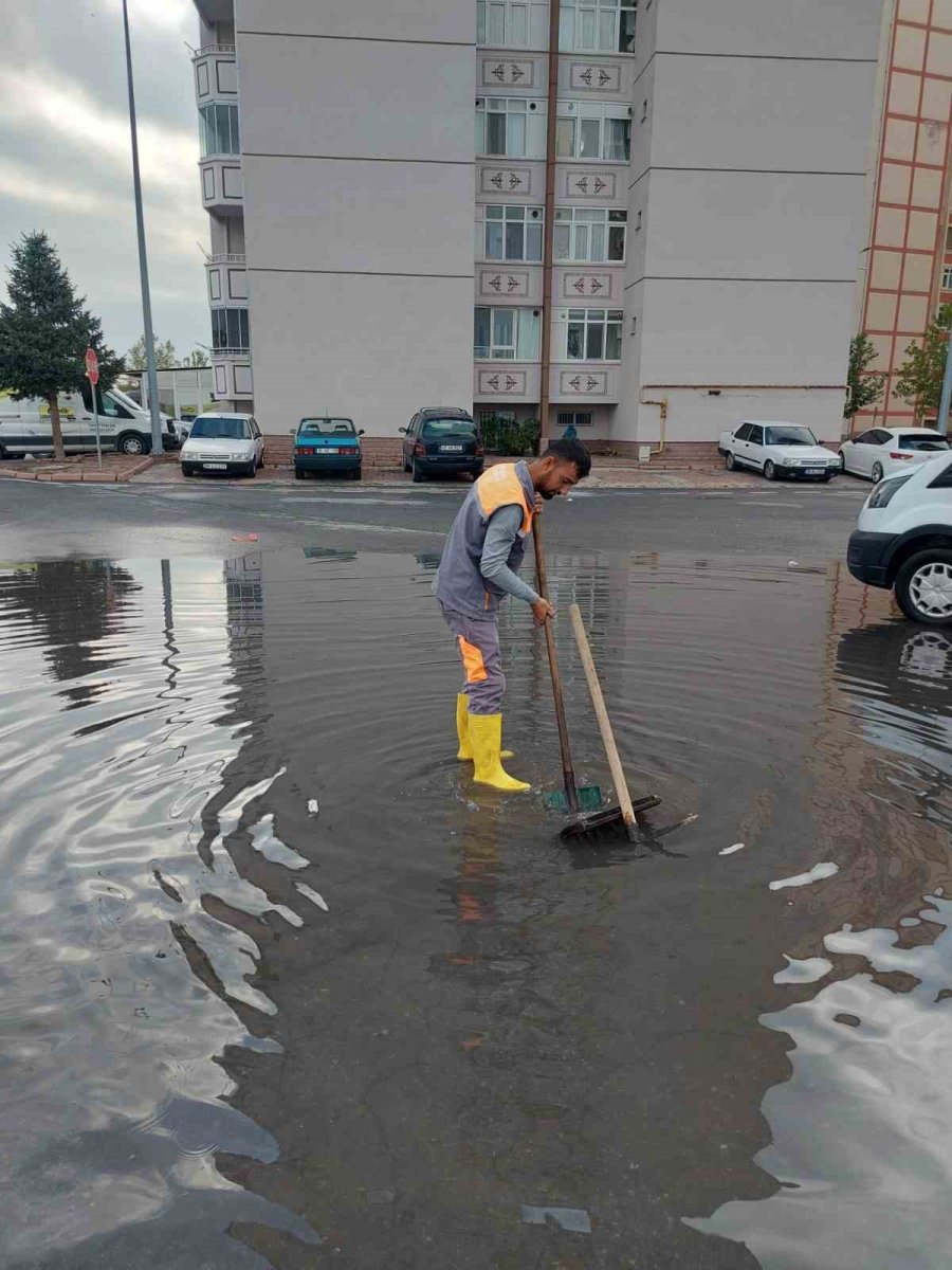 Yağış Sonrası Melikgazi Ekipleri Sahada Seferber Oldu