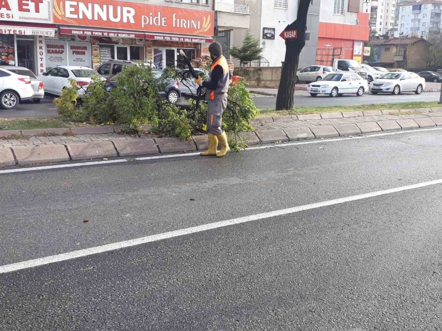 Yağış Sonrası Melikgazi Ekipleri Sahada Seferber Oldu