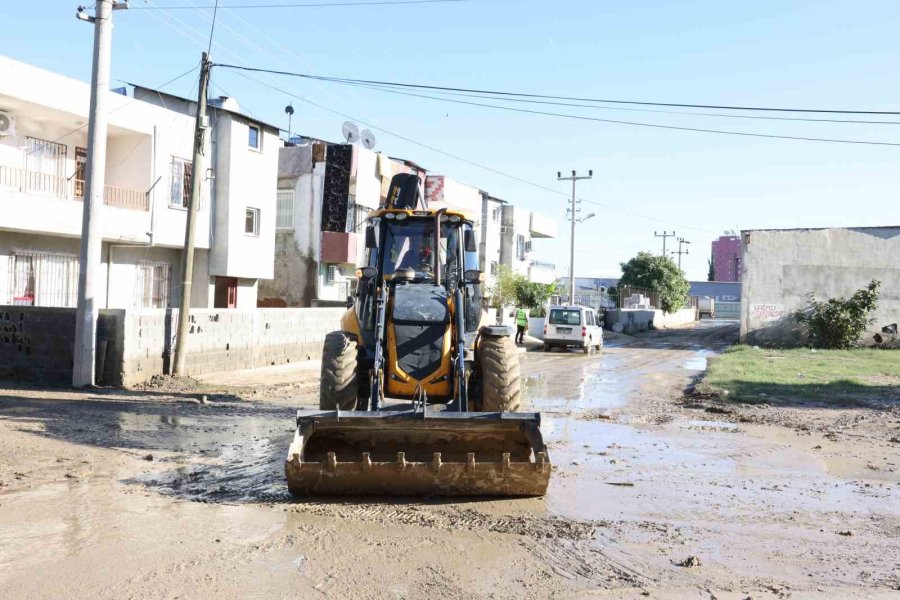 Akdeniz Belediyesi Ekipleri Vatandaşların Yardımına Koştu