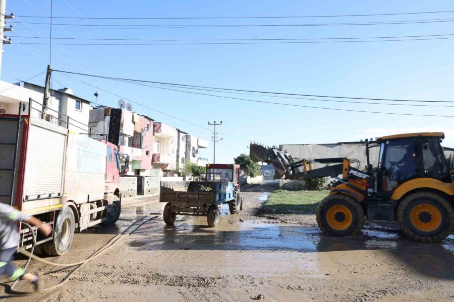 Akdeniz Belediyesi Ekipleri Vatandaşların Yardımına Koştu