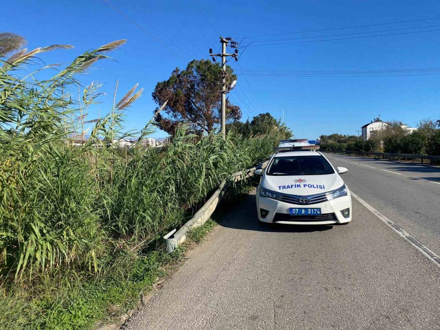 Antalya’da Traktörün Altında Kalan Sürücü Yaralandı