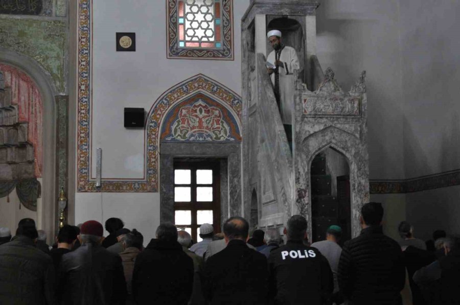 Eskişehir’de Yüzyıllardır Ayakta Kalan Tarihi Cami Vatandaşları Cezbediyor