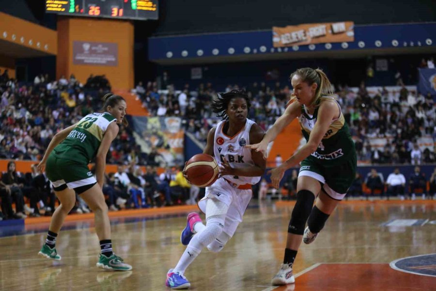 Çukurova Basketbol Avrupa’da Doludizgin