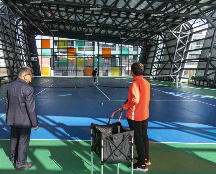 Büyükşehir’in Tenis Kortlarından 60 Bini Aşkın Vatandaş Faydalandı