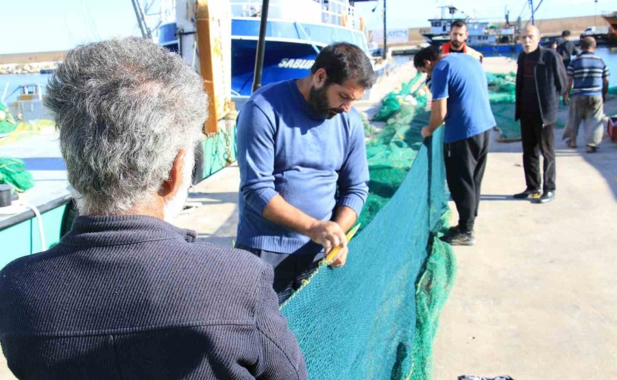 Akdeniz’de Fırtına Sonrası Tekneler Açılmaya Başladı