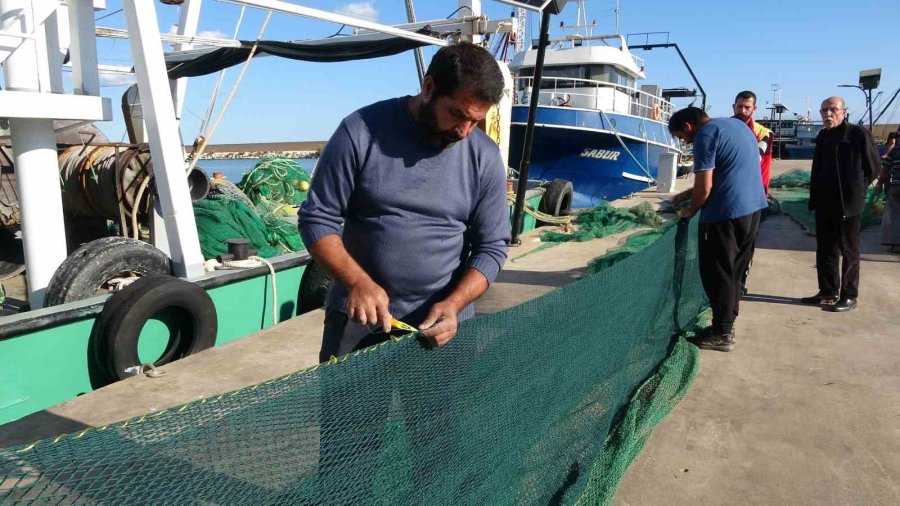 Akdeniz’de Fırtına Sonrası Tekneler Açılmaya Başladı