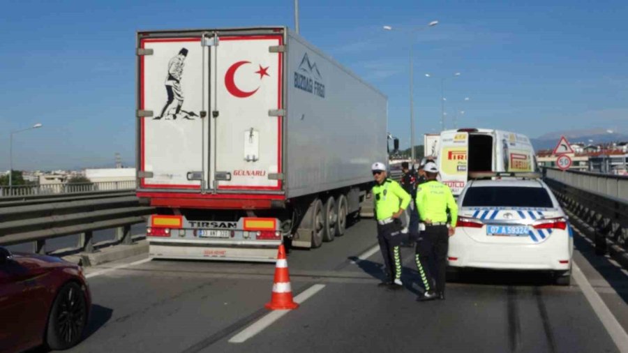 Yola Düşen Boş Sebze Kasası Zincirleme Kazaya Neden Oldu