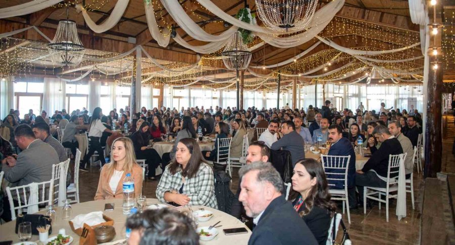 Seçer, Emektar Öğretmenlerle Bir Araya Geldi