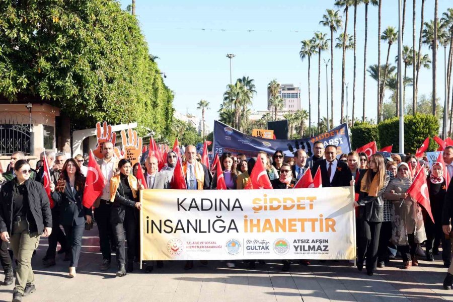 Mersin’de Kadına Yönelik Şiddete Karşı Farkındalık Yürüyüşü