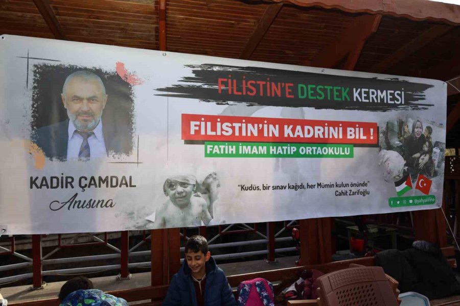 Başkan Öztürk Filistin İçin Düzenlenen Panayıra Destek Verdi