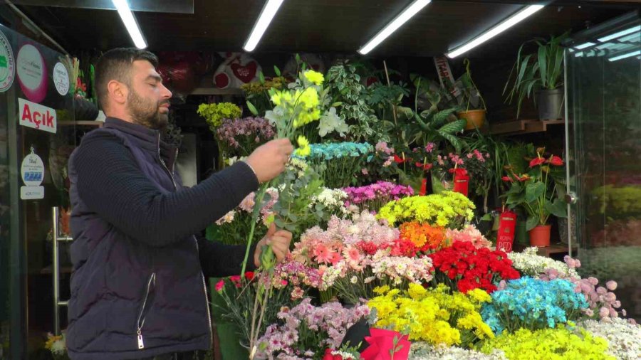 Çiçekçiler Öğretmenler İçin Mesai Yaptı