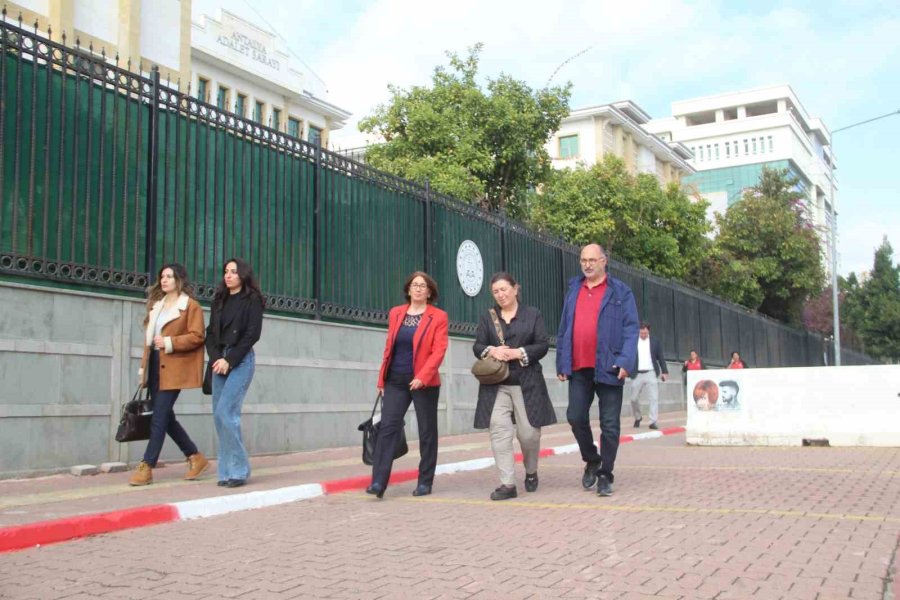 Kadın Taksiciye Durakta Erkek Meslektaşlarından Mobbing İddiası