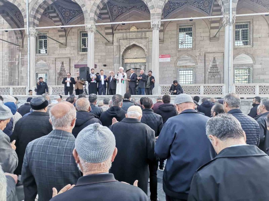 Gazze’de Hayatını Kaybedenler İçin Gıyabi Cenaze Namazı Kılındı