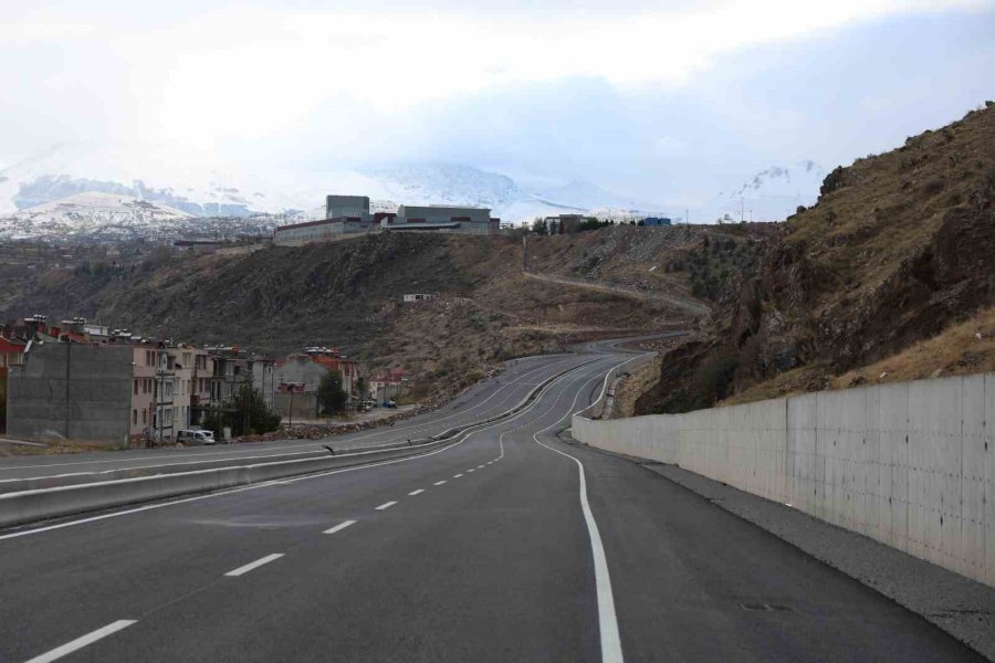 Büyükşehir’in Kentin Doğusu Ve Batısını Birbirine Bağlayacak Yol Çalışmasında Sona Gelindi