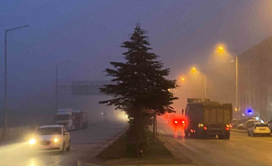 Kulu’da Sis Trafiği Olumsuz Etkiliyor