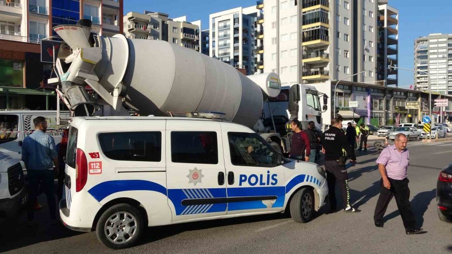 Beton Mikserinin Motosikletliyi Ezmesi Anbean Görüntülendi