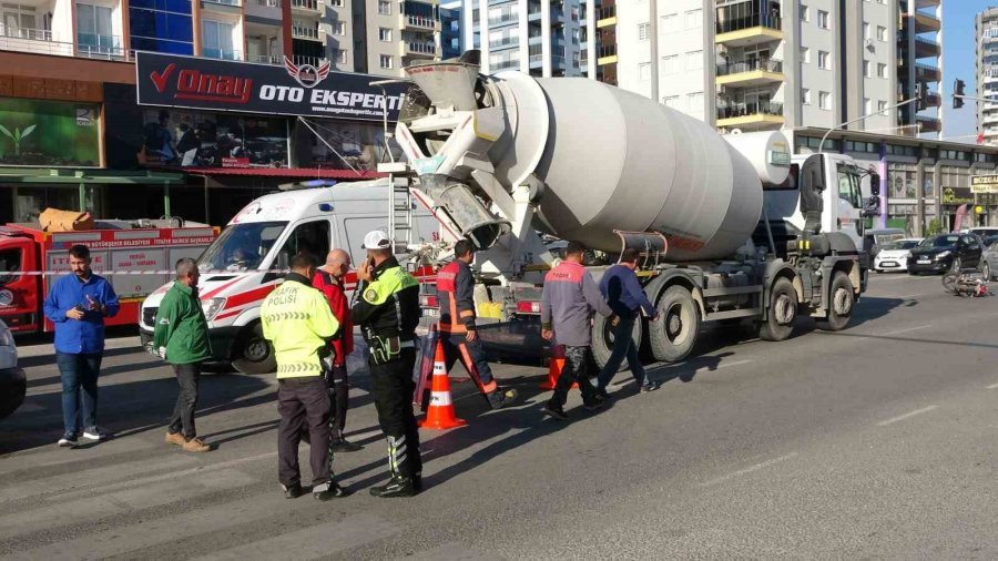 Beton Mikserinin Motosikletliyi Ezmesi Anbean Görüntülendi