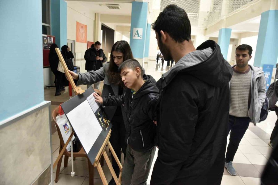 Neü’de Görme Engelli Öğrenciler İçin Dokunsal Sanat Sergisi