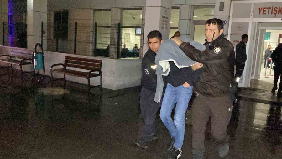 Motosikletle Geldiler, Eve Ateş Açıp Kaçarken Bekçilere Yakalandılar