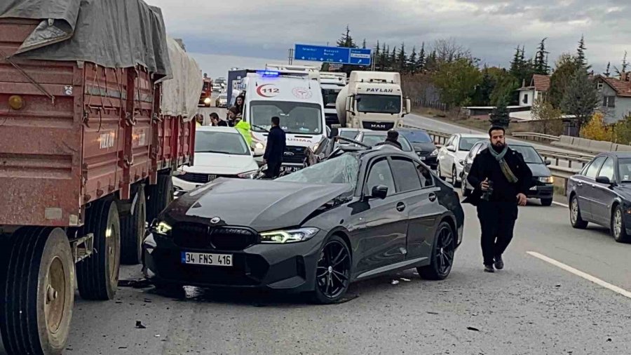 Pancar Yüklü Römorka Çarpan Otomobilin Sürücüsü Yaralandı