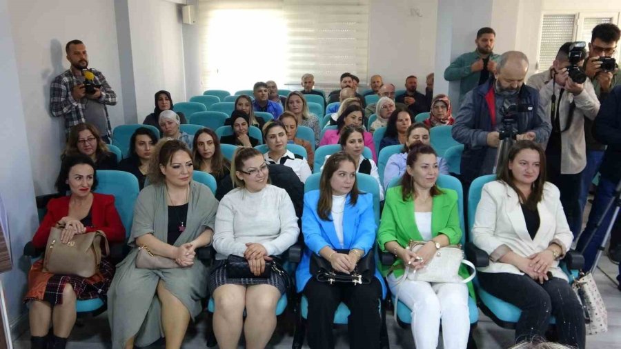 Manavgat’ta 40 Kadın Ak Parti Saflarına Katıldı