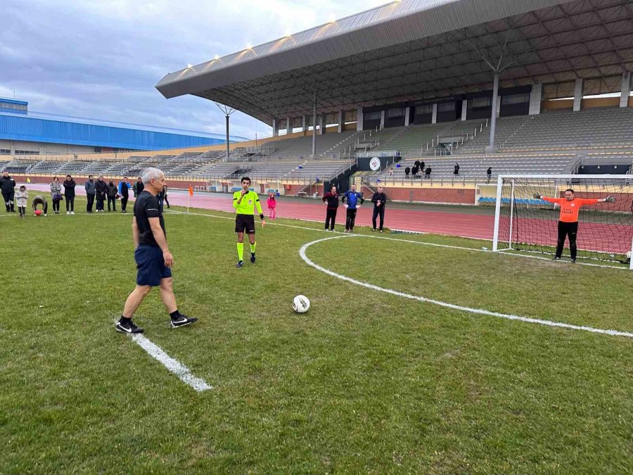 Tff Yöneticisinden Estü’ye Övgü Dolu Sözler