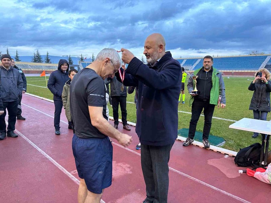 Tff Yöneticisinden Estü’ye Övgü Dolu Sözler