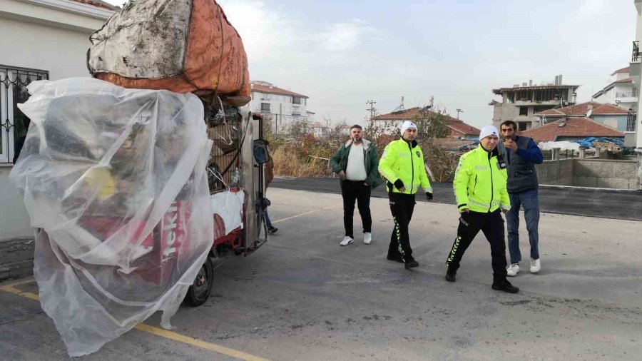 Fırtınada Devrilen Triportörün Altında Kalan Kadın Sürücü Yaralandı