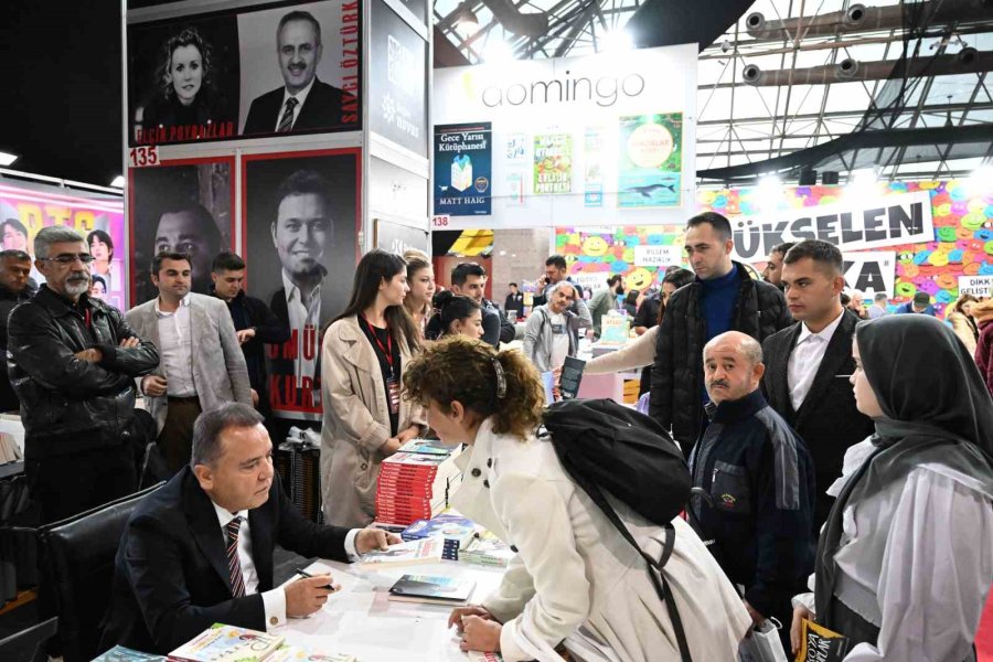 Yazarlar, 13. Antalya Kitap Fuarı’nda Okurlarıyla Buluşuyor