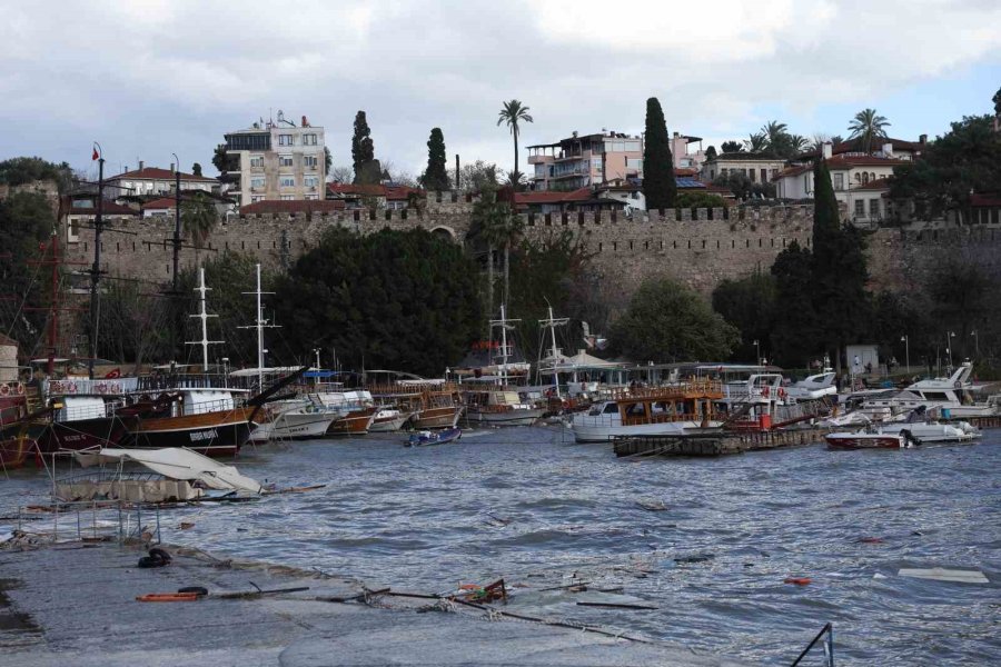 Turuncu Kod Uyarısının Sürdüğü Antalya’da Büyükşehir’den Vatandaşlara ‘dikkatli Olun’ Uyarısı