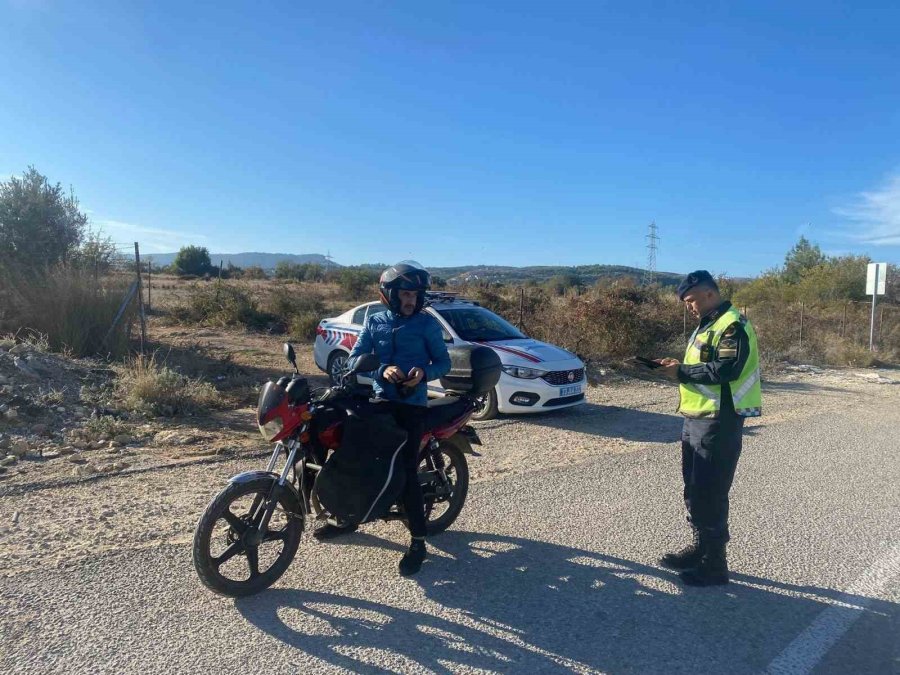 Mersin’de Jandarma Ekiplerince Motosiklet Sürücüleri Denetlendi