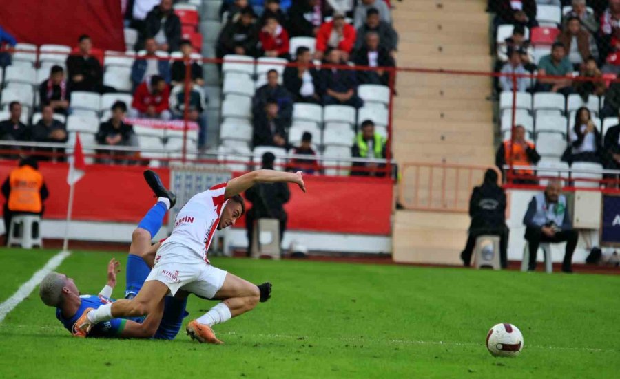 Trendyol Süper Lig: Antalyaspor: 0 - Çaykur Rizespor: 0 (ilk Yarı)