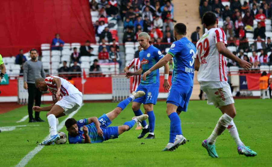 Trendyol Süper Lig: Antalyaspor: 0 - Çaykur Rizespor: 0 (ilk Yarı)