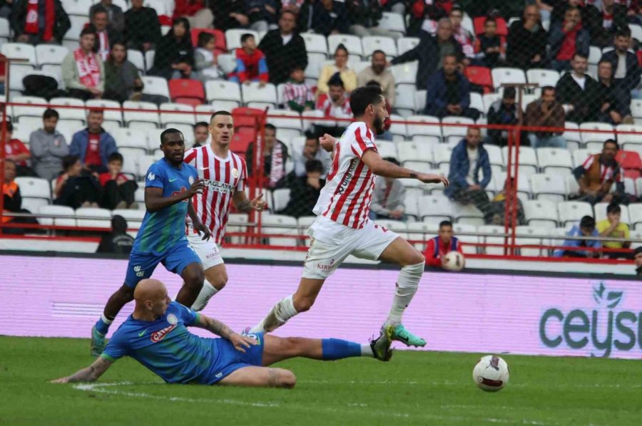 Trendyol Süper Lig: Antalyaspor: 0 - Çaykur Rizespor: 0 (ilk Yarı)