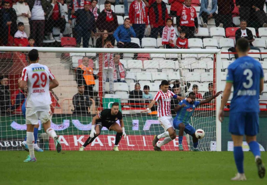 Trendyol Süper Lig: Antalyaspor: 0 - Çaykur Rizespor: 0 (ilk Yarı)