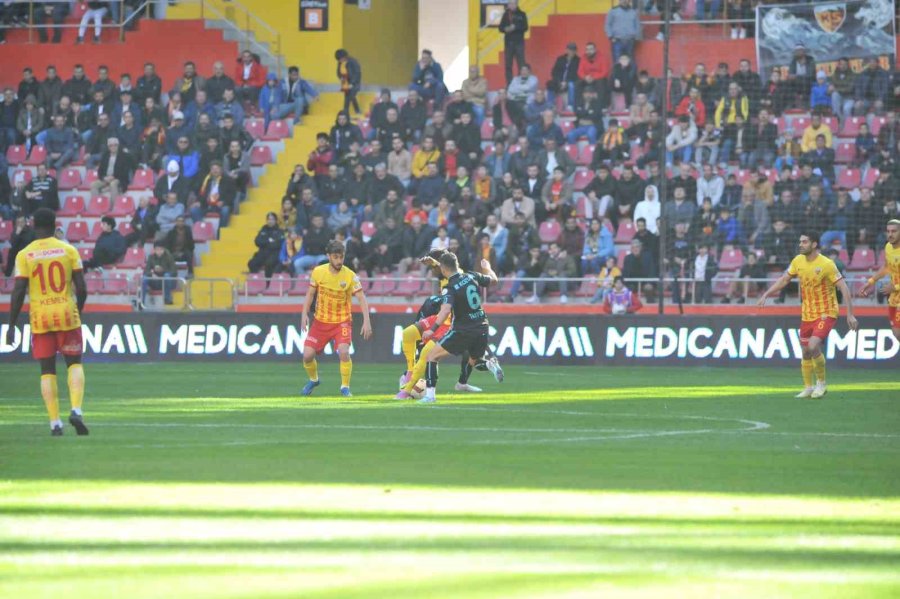 Trendyol Süper Lig: Kayserispor: 0 - Adana Demirspor: 0 (maç Devam Ediyor)