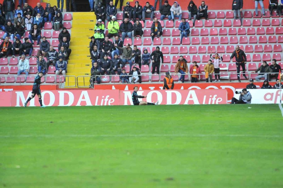 Trendyol Süper Lig: Kayserispor: 0 - Adana Demirspor: 1 (ilk Yarı)