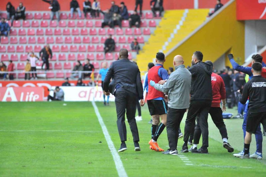 Trendyol Süper Lig: Kayserispor: 0 - Adana Demirspor: 1 (ilk Yarı)