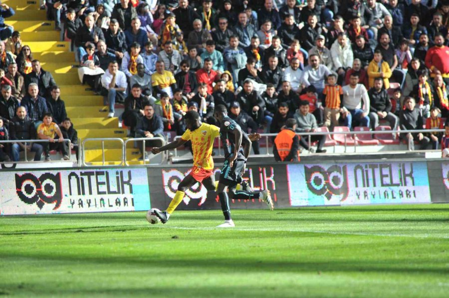 Trendyol Süper Lig: Kayserispor: 0 - Adana Demirspor: 1 (ilk Yarı)