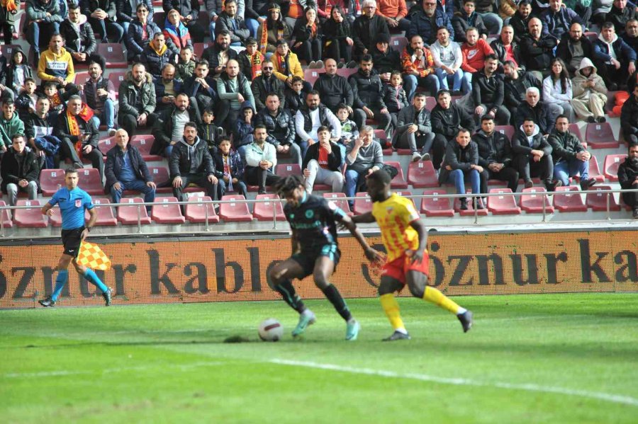 Trendyol Süper Lig: Kayserispor: 0 - Adana Demirspor: 1 (ilk Yarı)