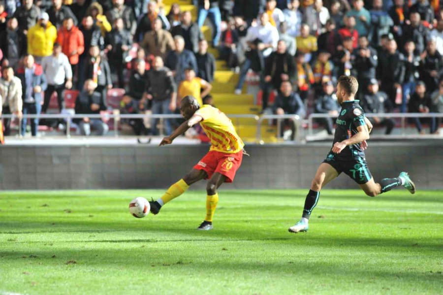 Trendyol Süper Lig: Kayserispor: 0 - Adana Demirspor: 1 (ilk Yarı)