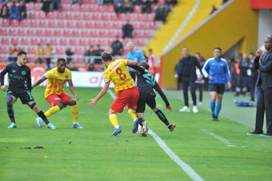 Trendyol Süper Lig: Kayserispor: 0 - Adana Demirspor: 1 (ilk Yarı)