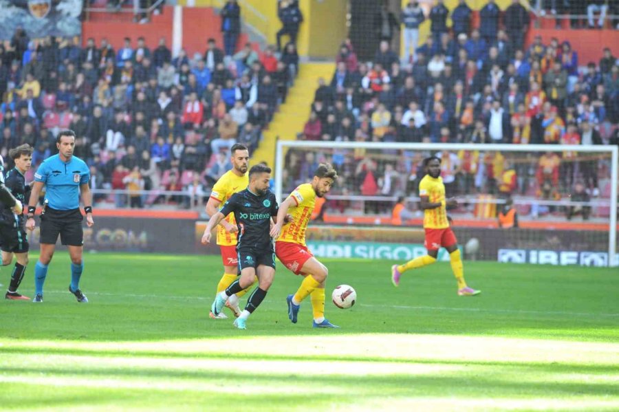 Trendyol Süper Lig: Kayserispor: 0 - Adana Demirspor: 1 (ilk Yarı)