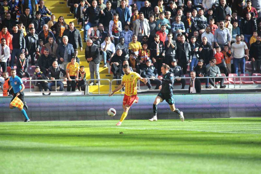 Trendyol Süper Lig: Kayserispor: 0 - Adana Demirspor: 1 (ilk Yarı)