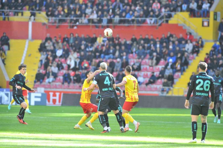 Trendyol Süper Lig: Kayserispor: 0 - Adana Demirspor: 1 (ilk Yarı)