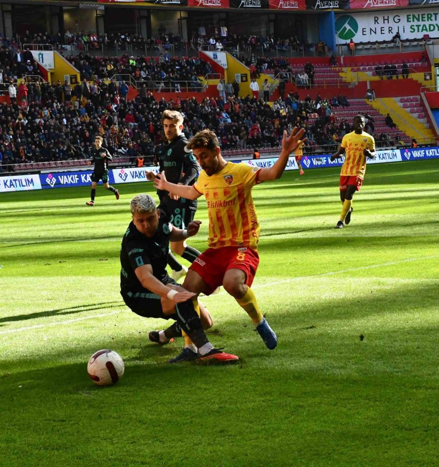 Trendyol Süper Lig: Kayserispor: 0 - Adana Demirspor: 1 (ilk Yarı)